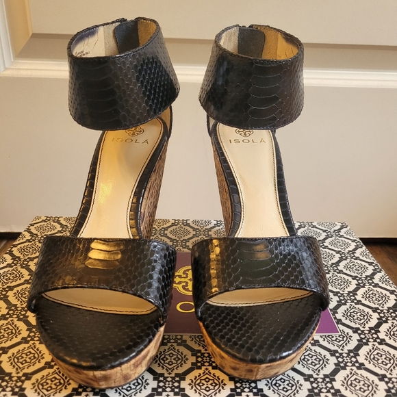NWOT Isola Oasis Black Snake Print Cork Wedge Sandals - Picture 5 of 13
